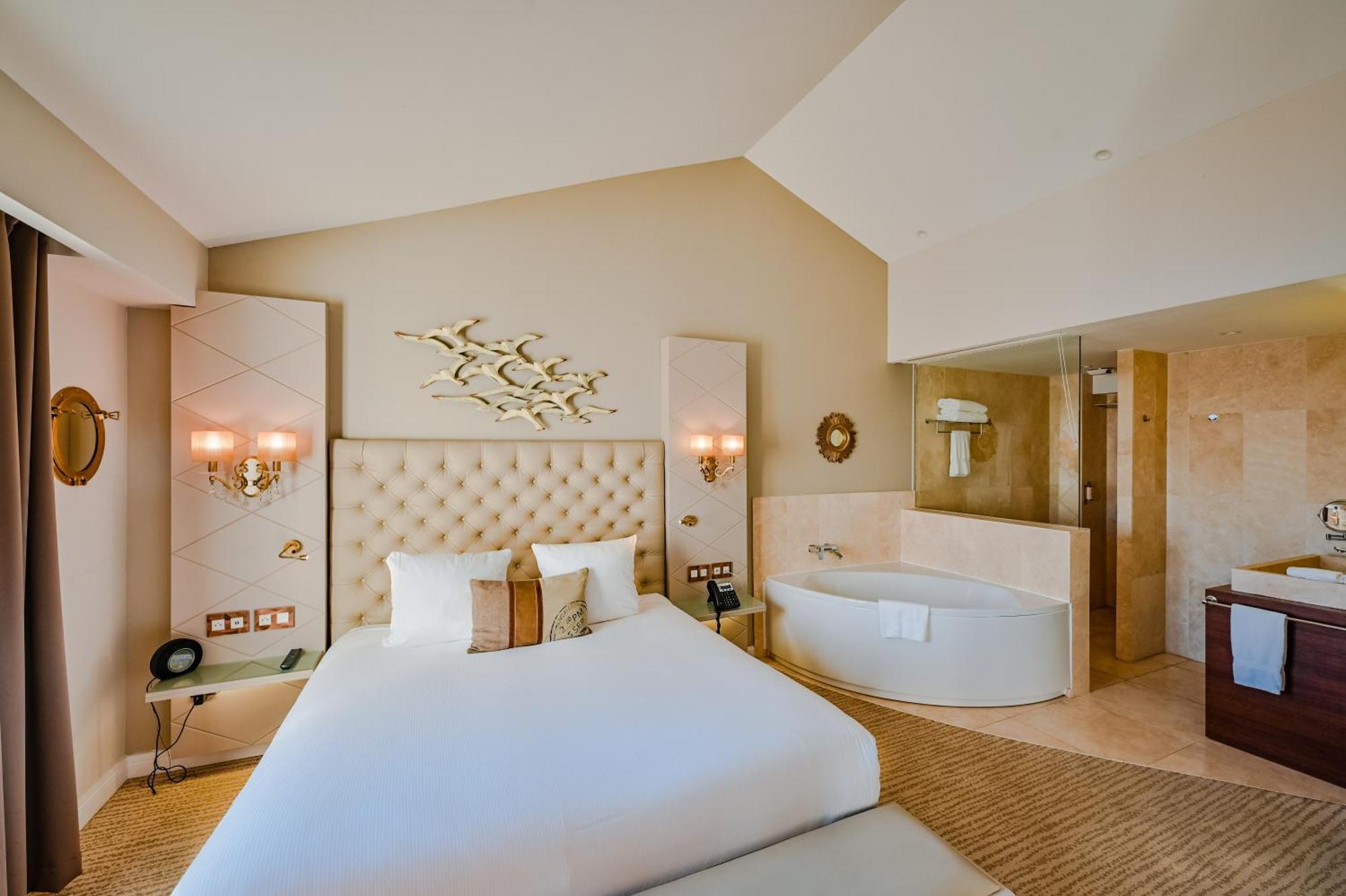 Grand Hotel Des Sablettes Plage, Curio Collection By Hilton La Seyne-sur-Mer Luaran gambar