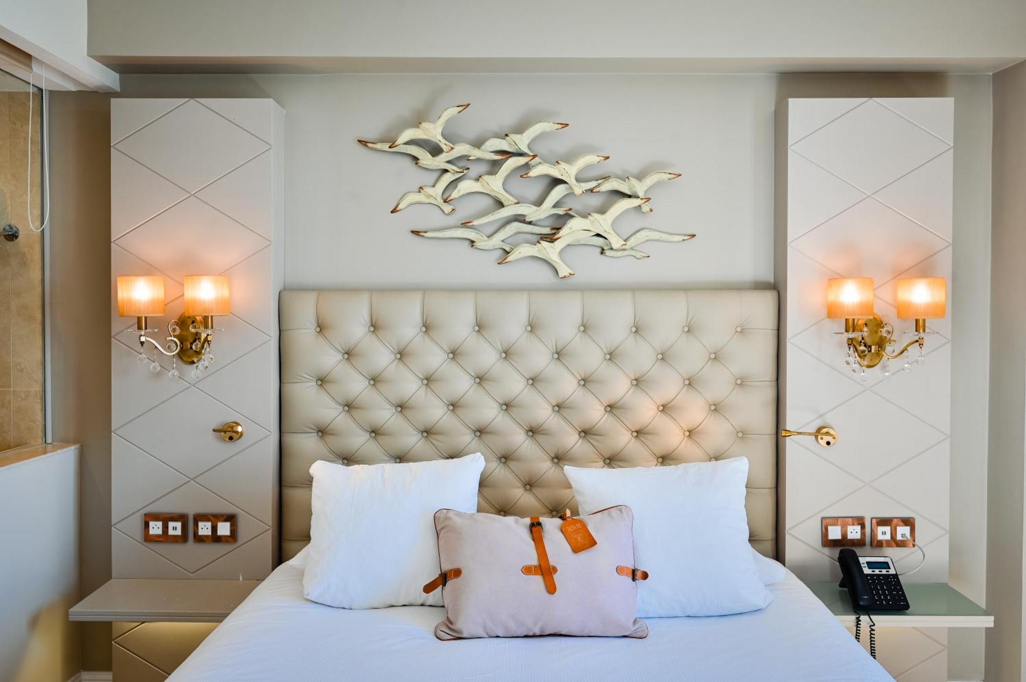 Grand Hotel Des Sablettes Plage, Curio Collection By Hilton La Seyne-sur-Mer Luaran gambar